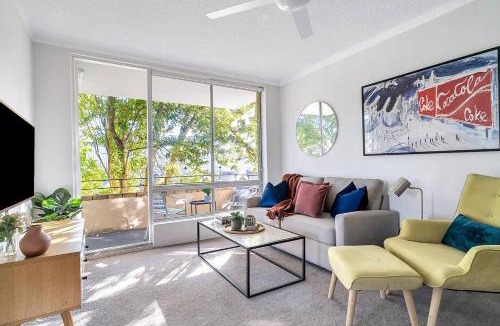 Crows Nest Apartment | 'The Crows Nest=' - Stylish =& Chic, North Sydney