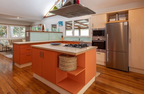 Elizabeth Beach House | The Deck - short walk to Elizabeth Beach - sleeps 14 - outdoor spa