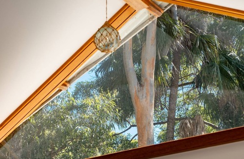 Elizabeth Beach House | The Deck - short walk to Elizabeth Beach - sleeps 14 - outdoor spa
