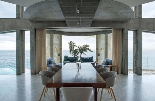 South Coogee House | The Edge: Where Luxury and Nature Meet