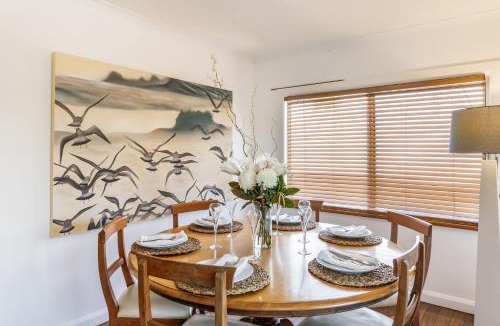 Yamba House | THE Elks - Pet Friendly Home in Town - Holiday Yamba