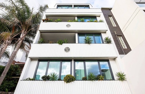Alexandria Apartment | The Fern Double story Penthouse Suite wTerrace