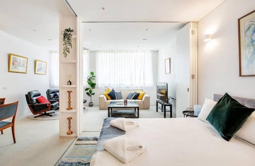 Alexandria Apartment | 'The Fern' New York Warehouse-Style Retreat