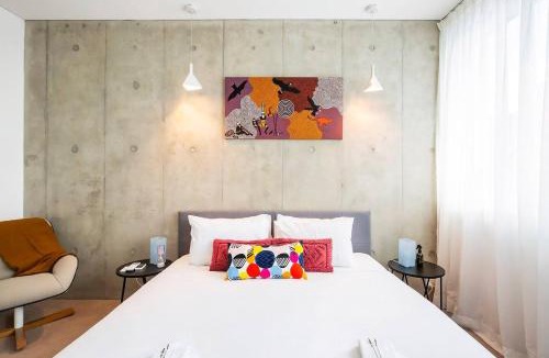 Alexandria Apartment | 'The Fern' Split-level Oasis with Lush Courtyard