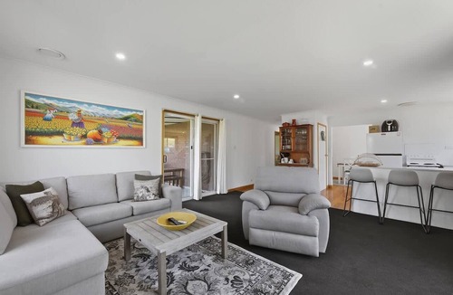 Tea Tree House | The Five Sheep House - Valley Views & BBQ