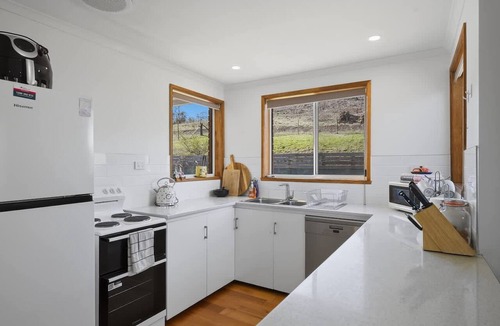 Tea Tree House | The Five Sheep House - Valley Views & BBQ