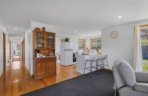 Tea Tree House | The Five Sheep House - Valley Views & BBQ
