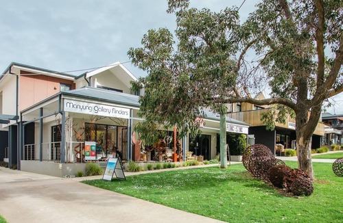 Flinders Apartment | The Flinders Weekender, Enjoy a comfortable stay in a two-bedroom apartment in Flinders.