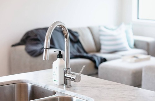 Flinders Apartment | The Flinders Weekender, Enjoy a comfortable stay in a two-bedroom apartment in Flinders.