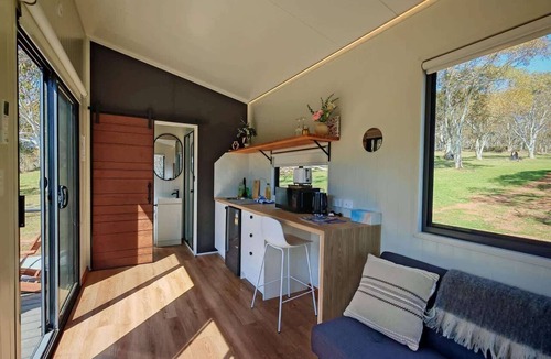 Braemar Bay House | The Frosty Trout - Lakeside Snowy Mts Tiny House