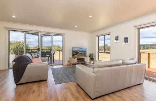 Diamond Beach House | The Gem 39B Emerald Drive