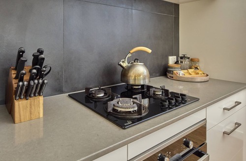 West Launceston House | The Gorge Townhouse | Spacious Family Retreat with Stunning Gorge Views