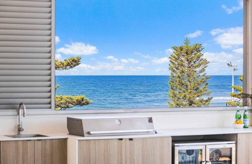 Shellharbour House | The Grand Ocean Vista - Heated Pool, Spa, Lift, Luxury Accommodation