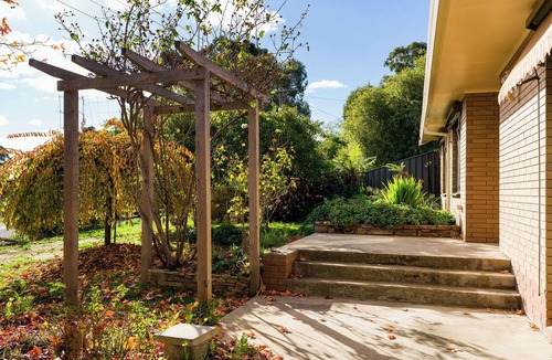 Castlemaine House | THE GREENERY Castlemaine- whole house comfort + extensive gardens -dog friendly