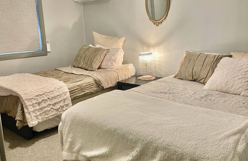 Mayfield Bed & Breakfast | The Haven - Mayfield. Quiet, sparkling clean guest room. Free wi-fi and parking