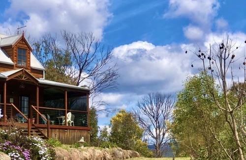 Wyberba Ski Chalet | The Haven with a Loft full house 2 bedrooms ideal for tranquil getaways