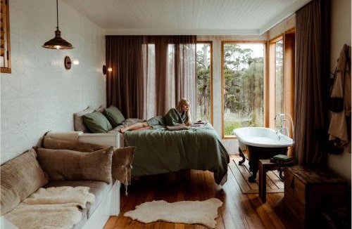 Alonnah Villa | The Hide private Waterfront on Beautiful Bruny