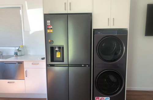 Emu Park Apartment | The Hideaway