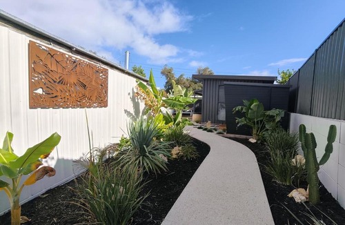 Hamilton Hill House | The Hill Retreat