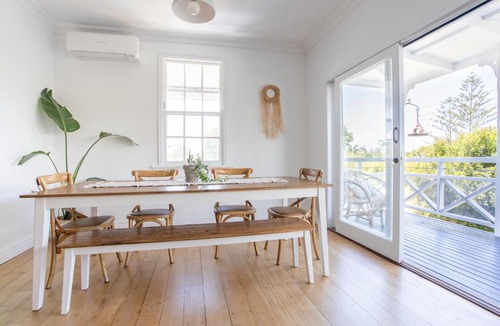 Pottsville House | The Holiday House - Park and walk everywhere!