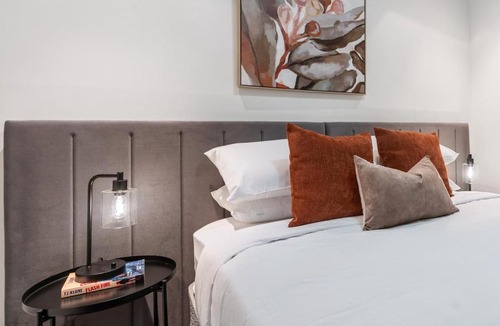 Saint Kilda South Apartment | The Inkerman Hideaway