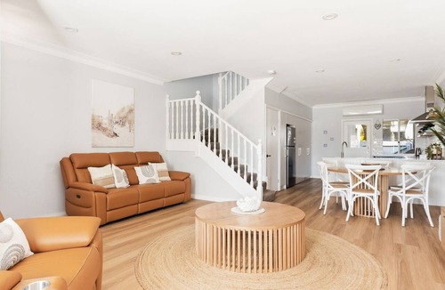 Coffs Harbour House | The Jetty Retreat - 1km from Jetty Beach