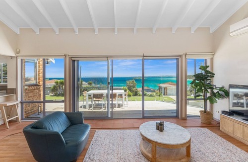 Manyana House | The Lookout Manyana, Ocean views to GreenIsland and over Manyana Beach