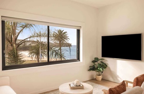 Bronte Apartment | The Lookout | Ocean Views & Whale Watching