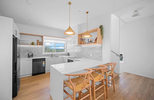Diamond Beach House | The Lookout – Resort Living with Panoramic Views Over Diamond Beach