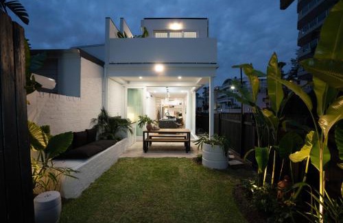 Manly House | The Manly House - 100 steps from Manly Beach