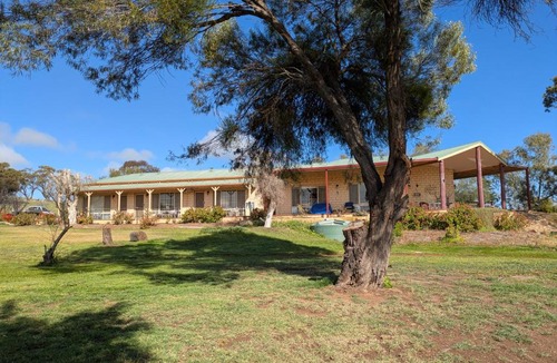 Balladong Cabin | The Olive Branch Accommodation