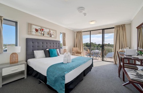 Caloundra Hotel | The Palm Studio -OVR Caloundra