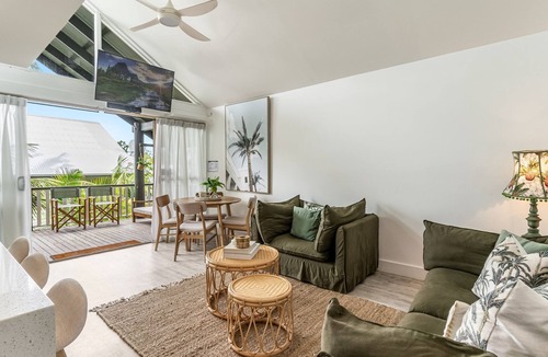 Angourie Apartment | THE Palms Angourie - Treetop Retreat Near Spooky Beach - Holiday Yamba