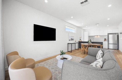 Glenelg North Apartment | The Palmstone Collective - 4BR, Wifi, Parking