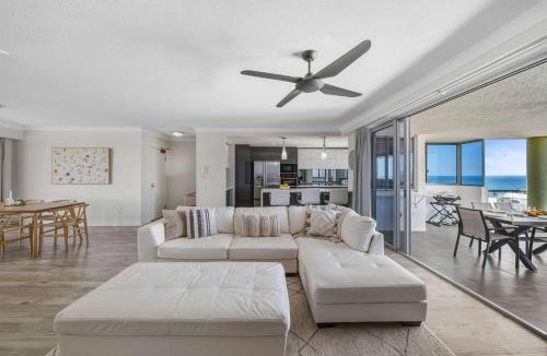 Caloundra Apartment | The Pinnacles - Panoramic Ocean & Mountain Views