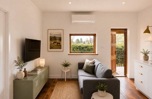 Richmond Lowlands Apartment | The Polo Paddock Apartment on a Prestige Property on the Outskirts of Richmond