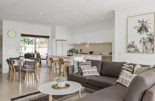 Mentone House | The Richardson a Dendy Apartment with Garage