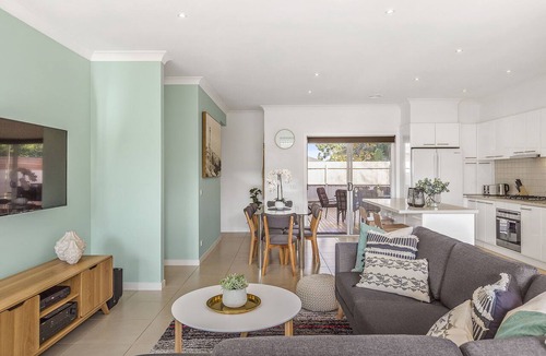 Mentone House | The Richardson a Dendy Apartment with Garage