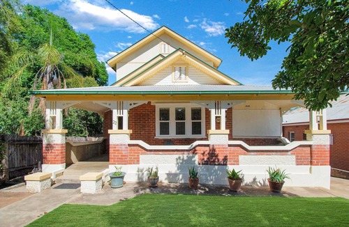 Turvey Park House | The Richardson - Spacious Entertaining, Sleeps 8