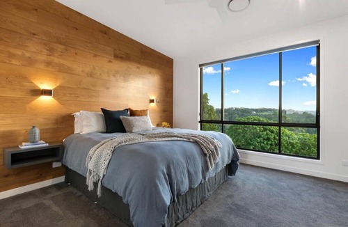 Booroobin Ski Chalet | The Ridge at Maleny 3 Bedroom Executive Residence