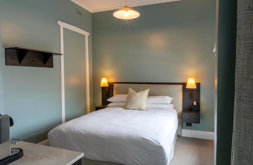 Upper Wakefield Hotel | The Rising Sun