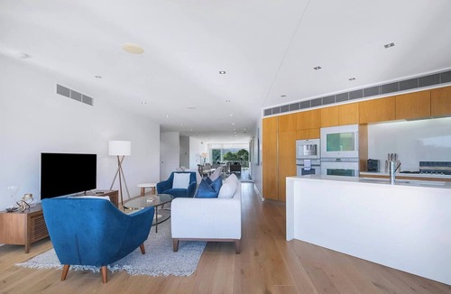 West End Apartment | The Riveredge Chic Resort Style Luxury near CBD