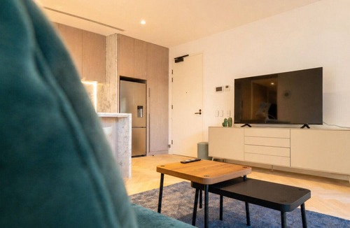 The Rocks Apartment | The Rocks 1BR + Workspace | Bridge View & Balcony