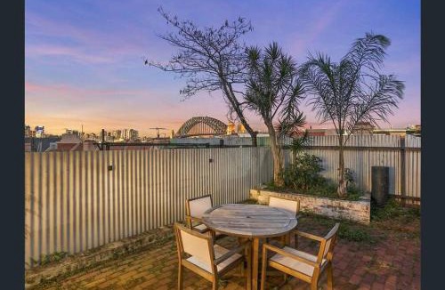 Millers Point Apartment | The Rocks - Sydney Harbour Bridge View City Centre