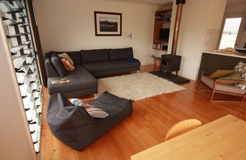 Carrickalinga House | The Running Postman - Eco-friendly, linen provided