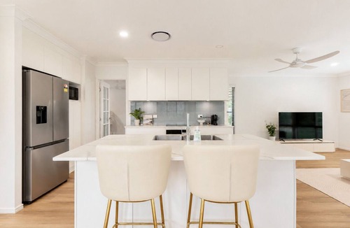 Shailer Park House | The Shailer Escape | Luxury Home with Private Pool