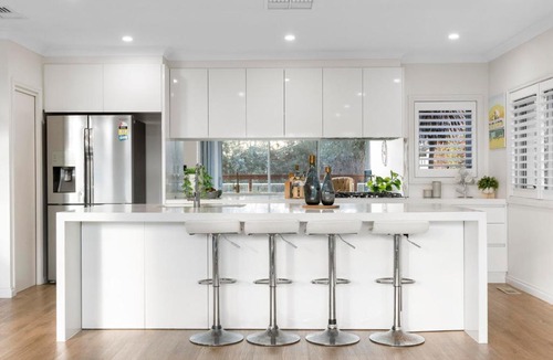 Ashwood House | The Silver Splash Poolside Living in Ashwood