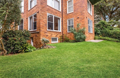 Randwick Apartment | "The Spot" Beach, shops, hospital, university, light rail and cinema