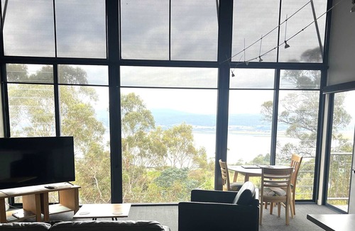 Grindelwald Apartment | The Tamar Ridge Apartment 10 - King Suite Amazing River Views