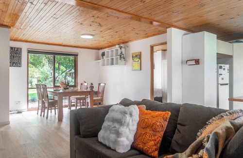 Narre Warren House | The Timber Loft |Cozy 1BR Hideaway in Narre Warren